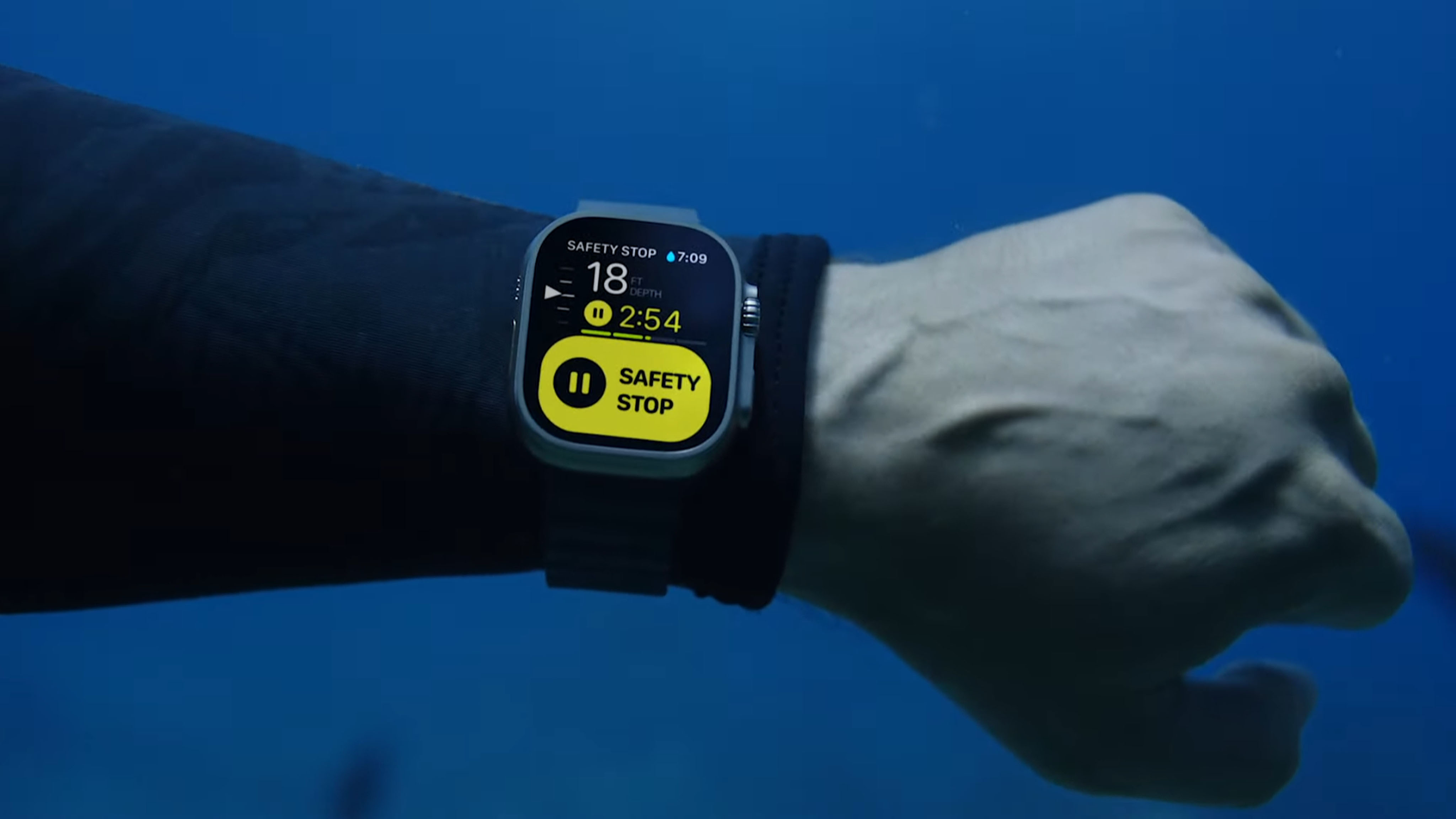 Apple Watch Ultra scuba air