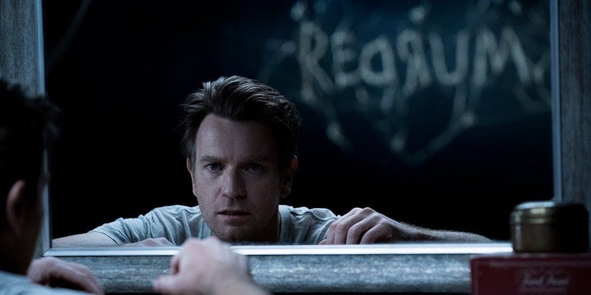 Danny Torrance stares into a mirror and sees the word &#039;Redrum&#039; in the reflection in a scene from &#039;Do