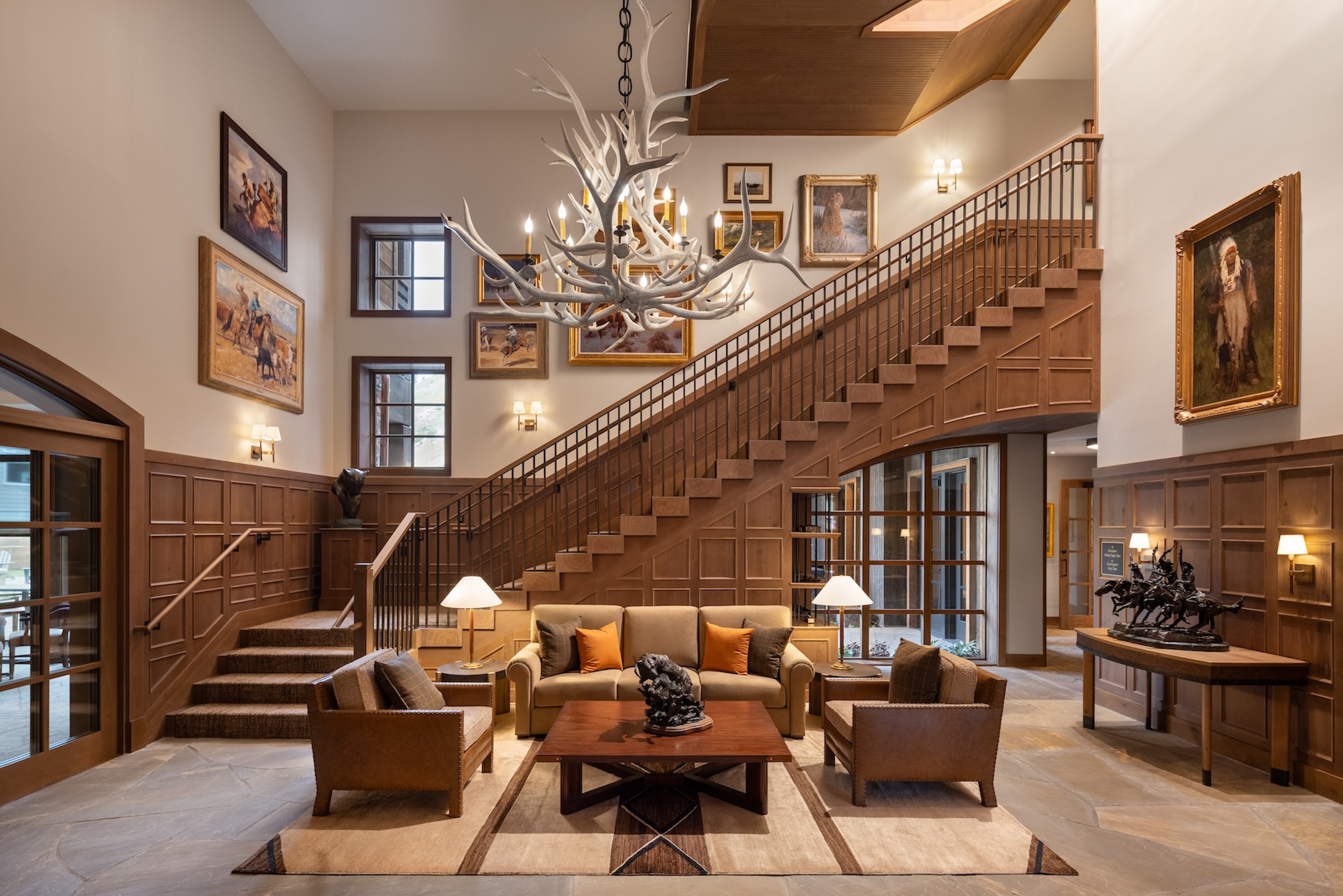 The lobby of The Rusty Parrot Lodge & Spa