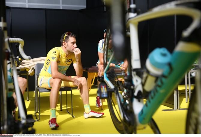 Vincenzo Nibali waits in the boxes at the Saitama Criterium.