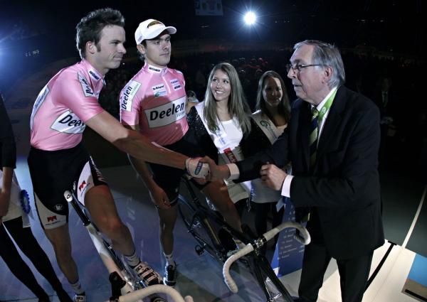 Iljo Keisse got a warm welcome from race organiser Patrick Sercu