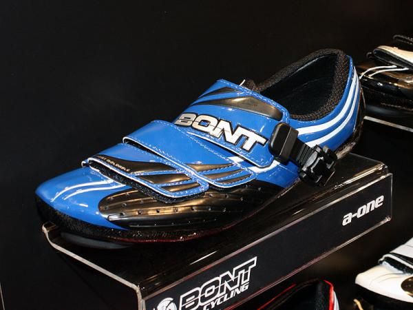 Heat-moldable cycling shoes promise a custom fit but without the custom price tag.