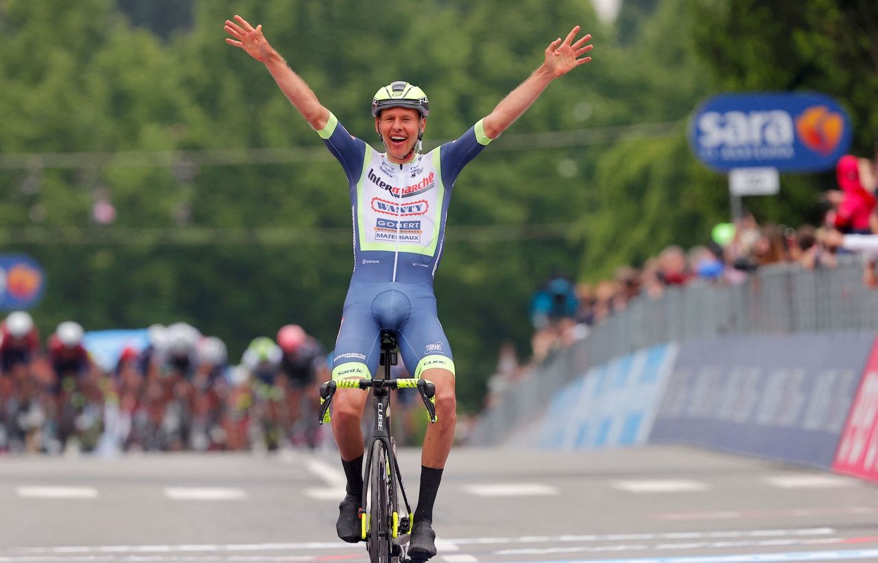 Taco van der Hoorn wins stage three of the Giro d&#039;Italia 2021