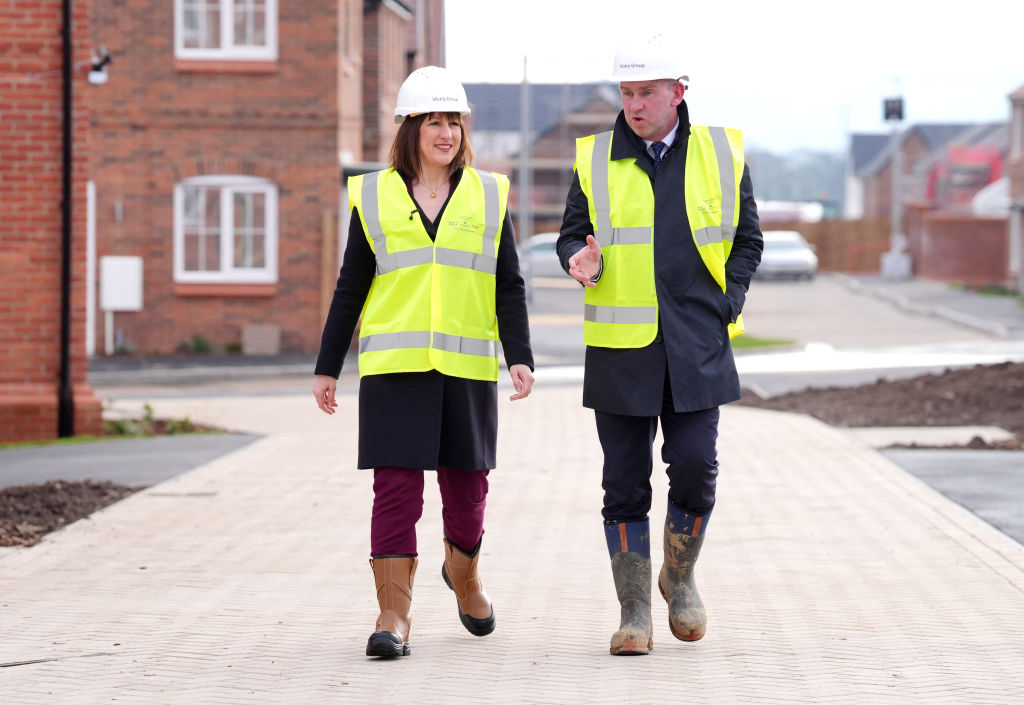 Rachel Reeves and Vistry's Divisional Operations Director Phil McHugh walk around a building construction site