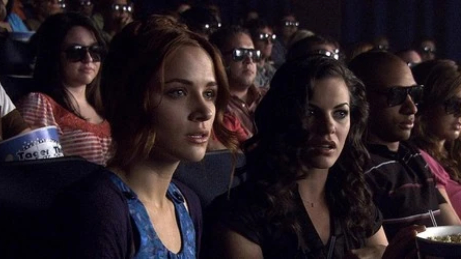 Shantel VanSanten as Lori and Haley Webb as Janet in The Final Destination