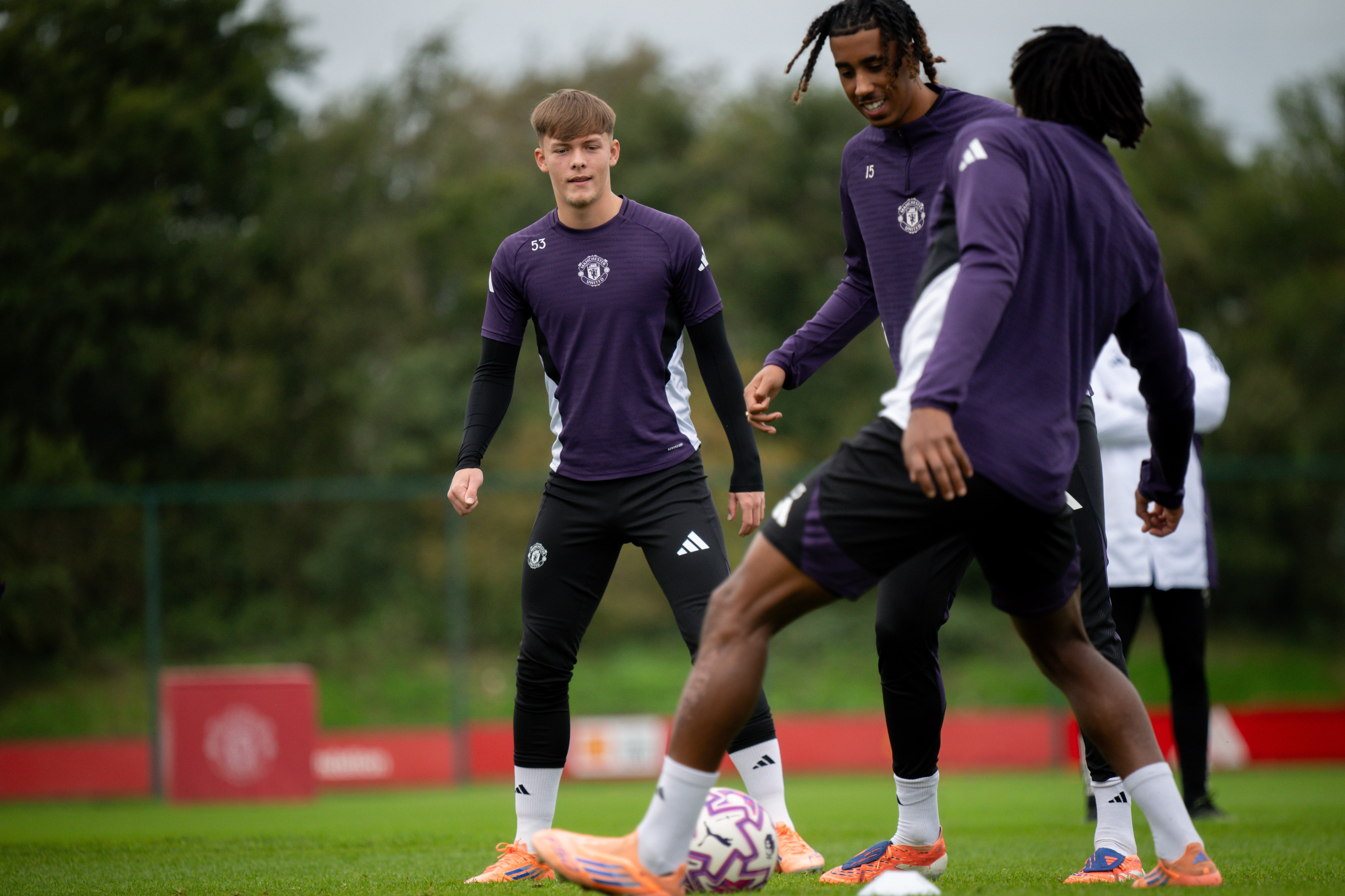 MANCHESTER, ENGLAND - October 17: Leny Yoro of Manchester United in action during a first team training session at Carrington Training Ground on October 17, 2025 in Manchester, England. (Photo by Ash Donelon/Manchester United via Getty Images)