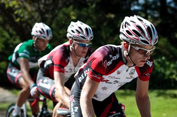Fly V Australia kept riders stacked on the front.