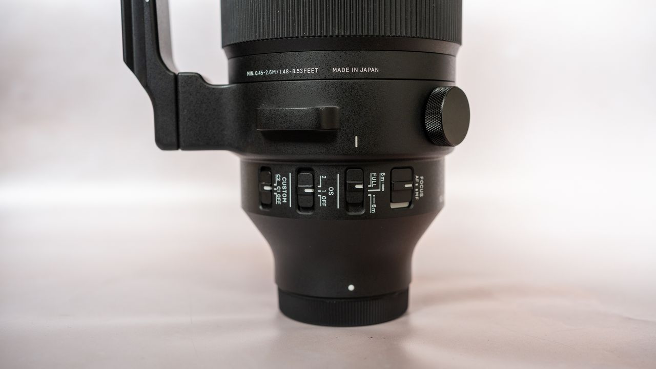 Sigma 60-600mm f/4.5-6.3 DG DN OS Sports lens on a neutral background