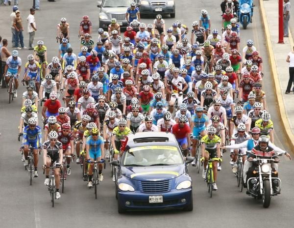 The peloton begins stage six