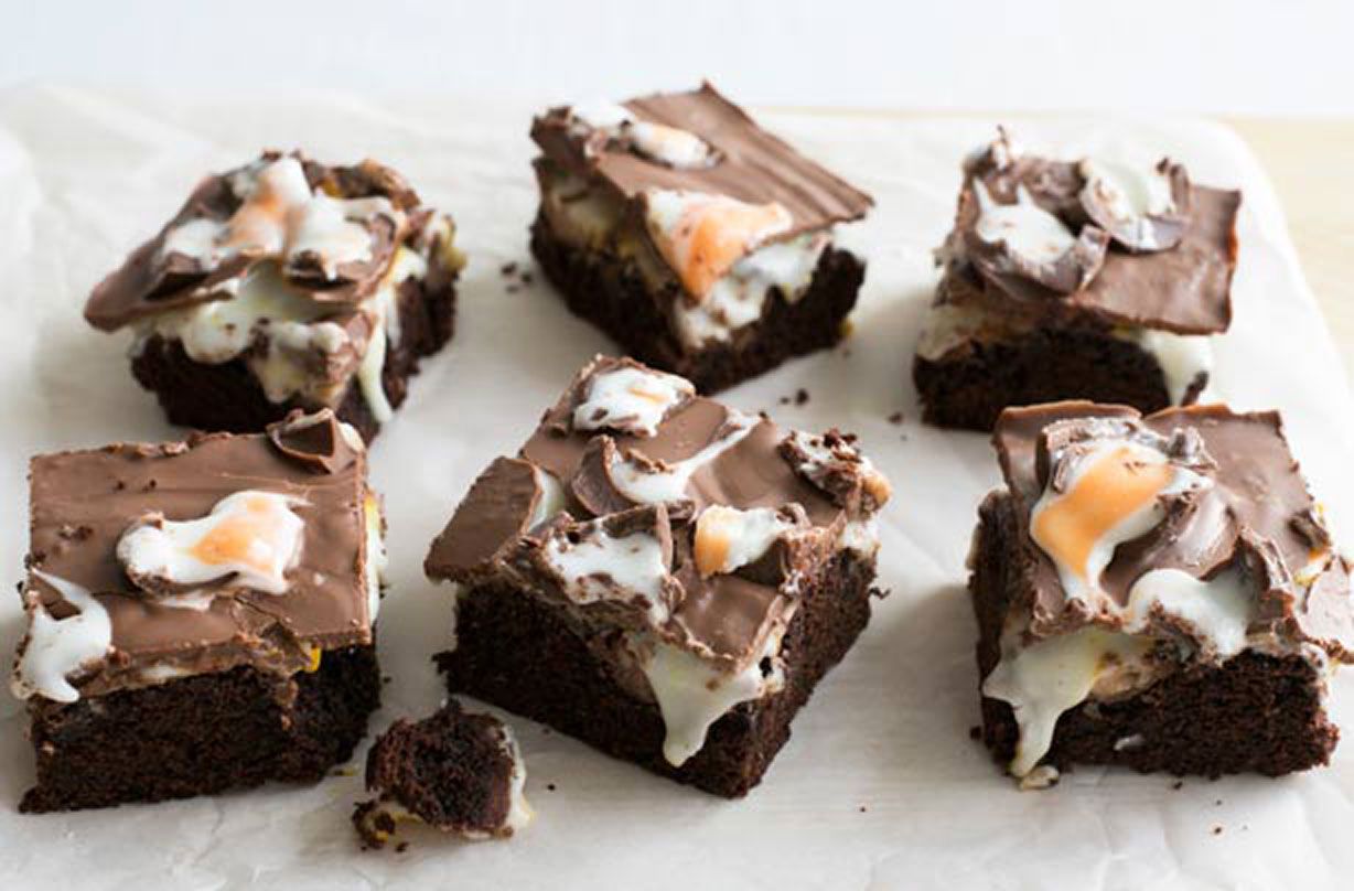 Creme Egg cake bars