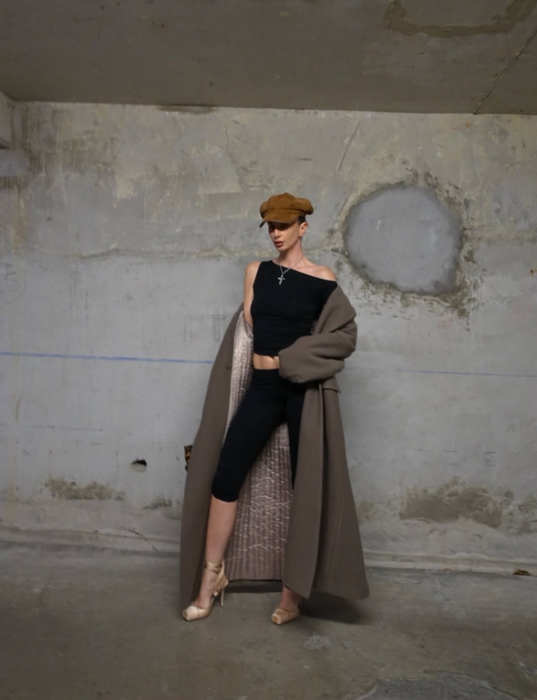 woman wearing winter to spring transitional pant trend 2026