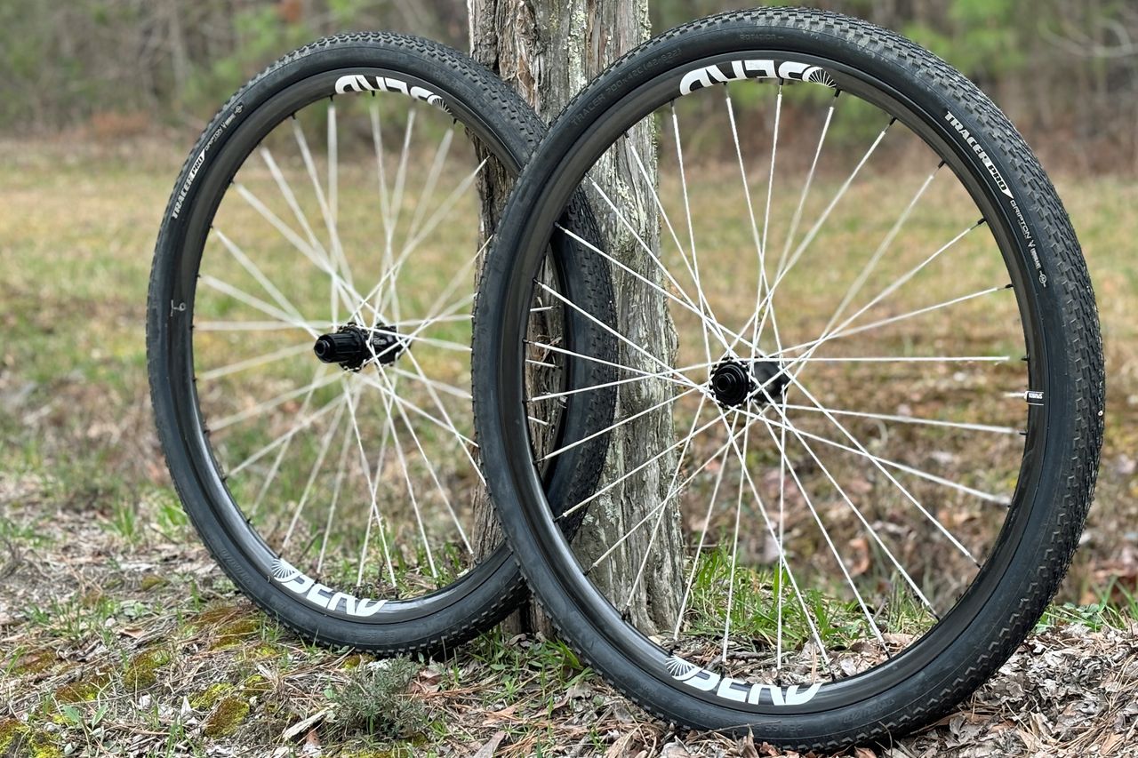Berd Sparrow Carbon Gravel Wheelset uses string spokes!