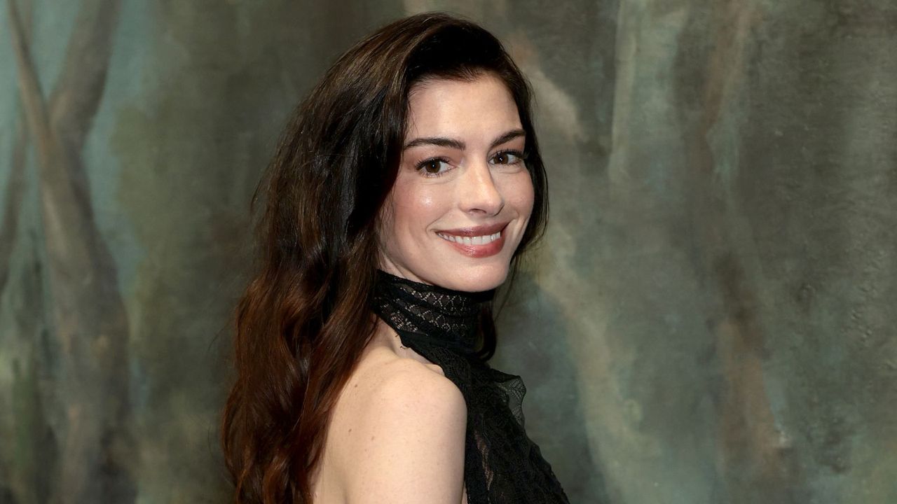 Anne Hathaway’s Seafoam Kitchen Cabinets Are a Study in Softer Hues – They Beautifully Replace Heavy Navy Blue for 2026