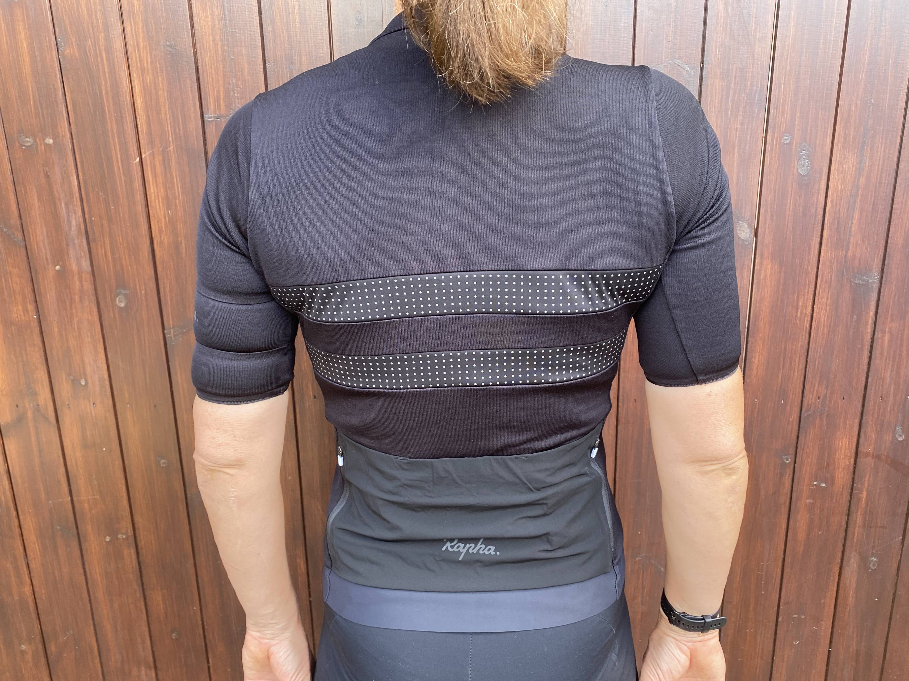 Brevet Stripes still distinguish the jersey but they are more lightweight than previously.