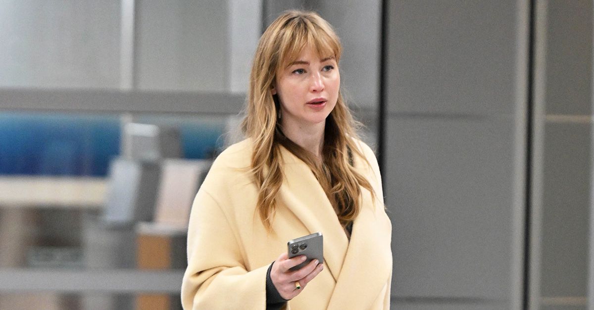 Jennifer Lawrence Wore the Perfect Airport Pants and Flats