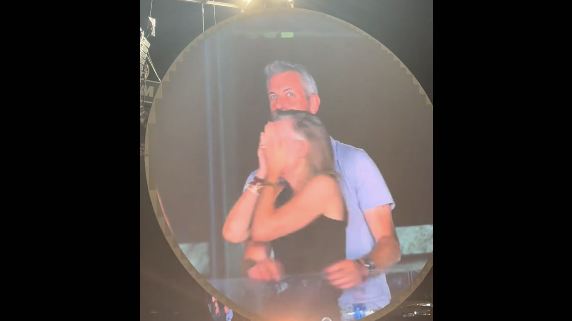 Coldplay kisscam