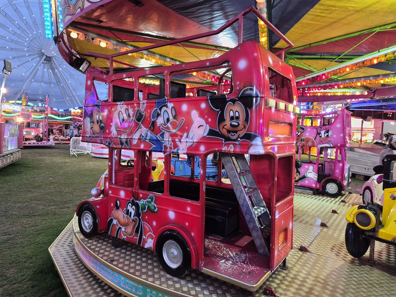 Lowlight camera samples captured on the Galaxy Z Flip 7 FE