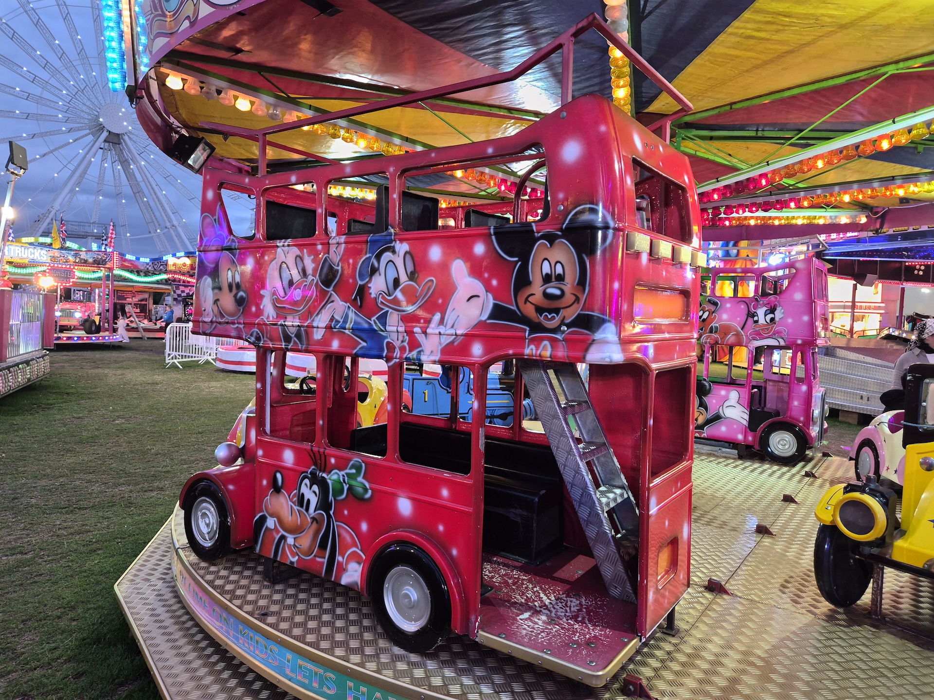 Lowlight camera samples captured on the Galaxy Z Flip 7 FE