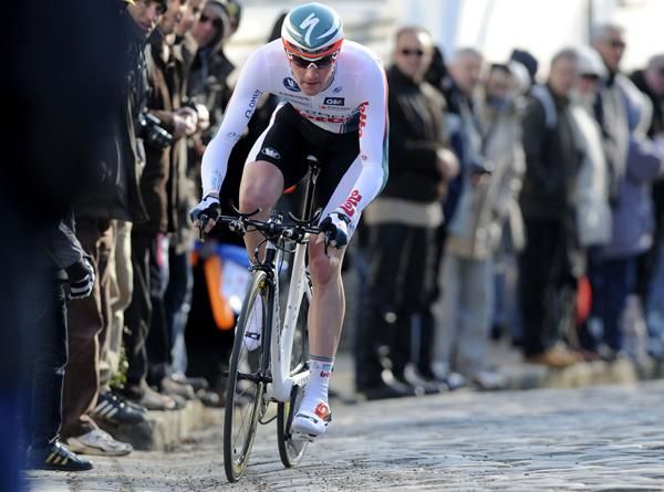 Jurgen Van Den Broeck (Omega Pharma - Lotto) powers up the climb