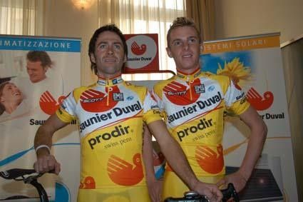 Gilberto Simoni stands tall, proud to be on a new team in 2006.