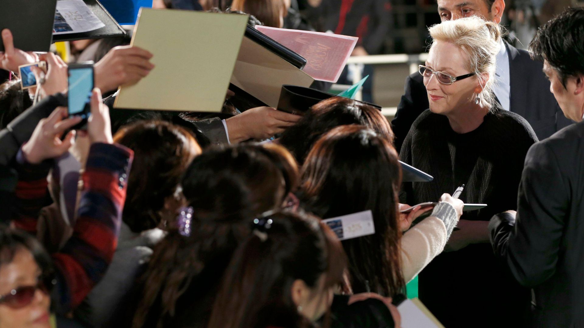 Meryl Streep signing autographs for her fans