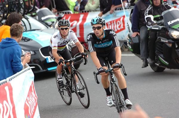 Bernhard Eisel paces Sky teammate Mark Cavendish.