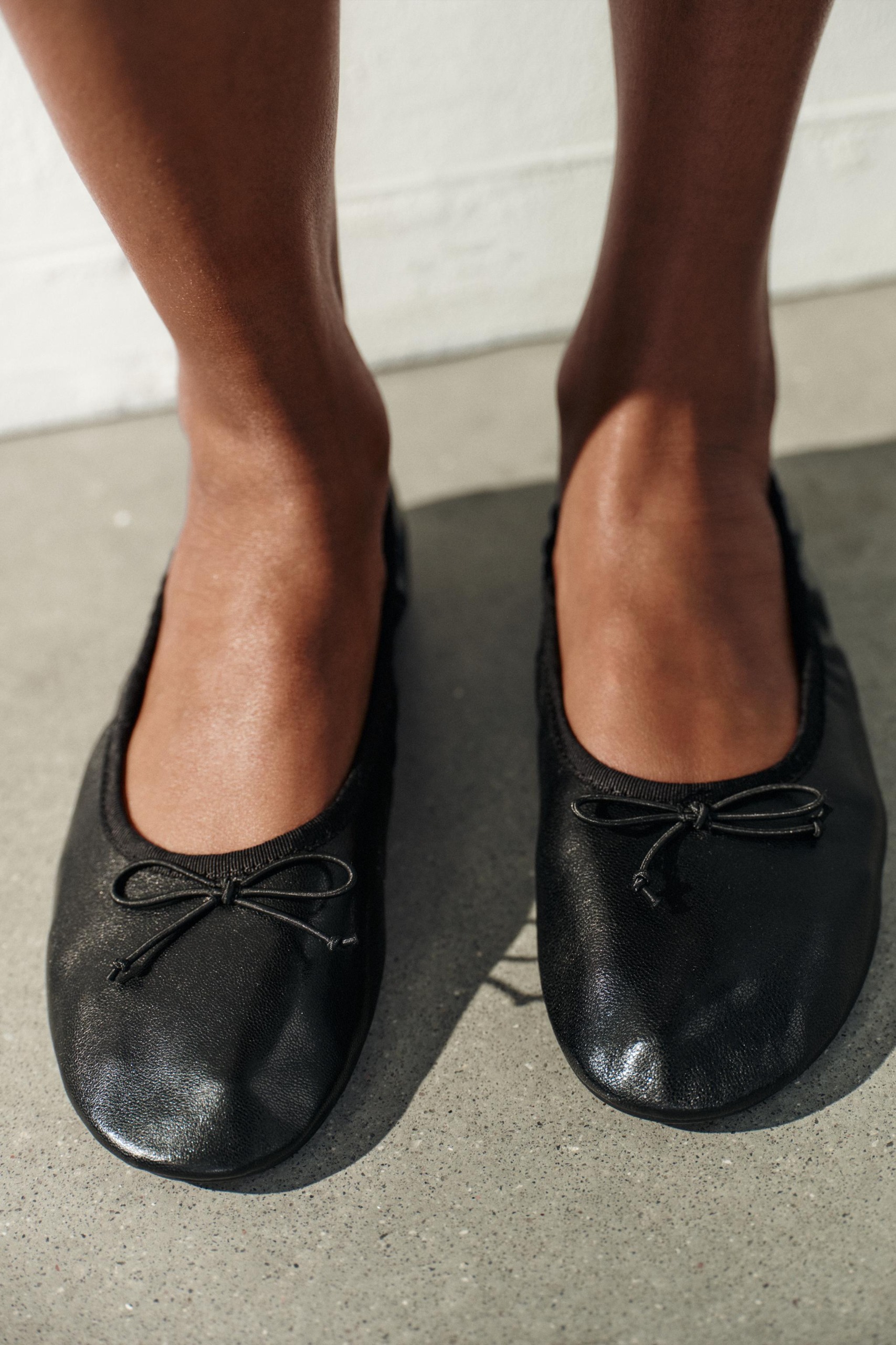 Ruffled Leather Ballet Flats - Black - 5