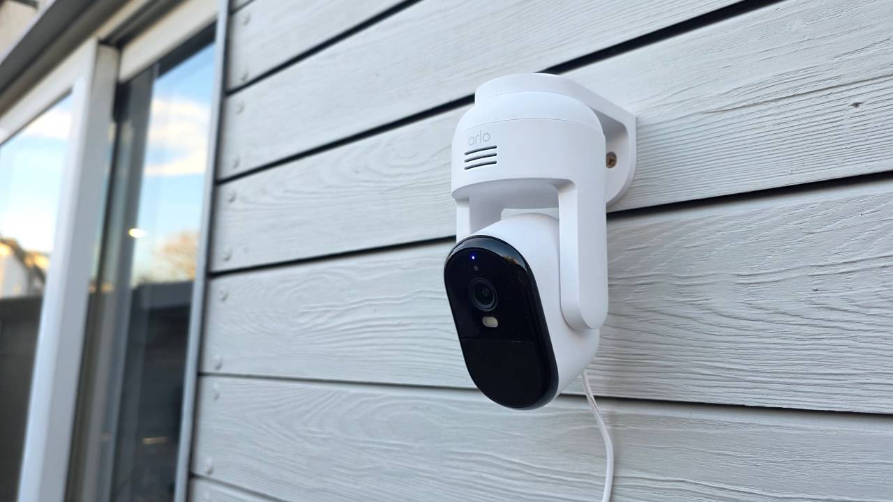 Arlo Essential 3 2K Pan-Tilt Security Camera