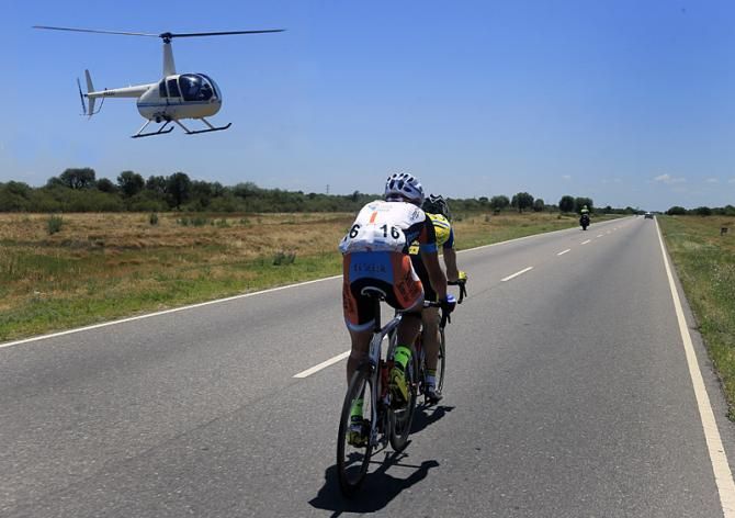 Emmanuel Guevara (San Luis Somos Todos) and Vojitech Hacecky (ASC Dukla Praha) face a long, lonely road ahead.
