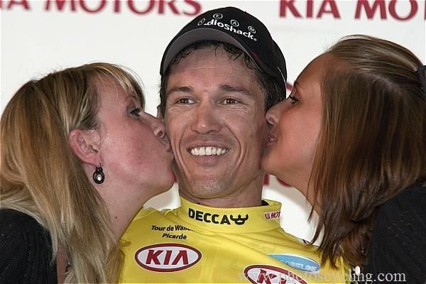 Robbie McEwen (RadioShack) takes the yellow jersey on day one.