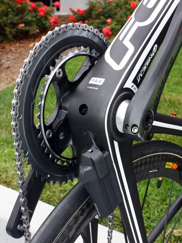 The big hole on the bottom of the shell is normally plugged for Di2 use but it also serves as the mounting point for the cable guide when mechanical setups are used. And see the exit port for the wire here? That's where a conventional front derailleur cable would normally feed up through the frame.