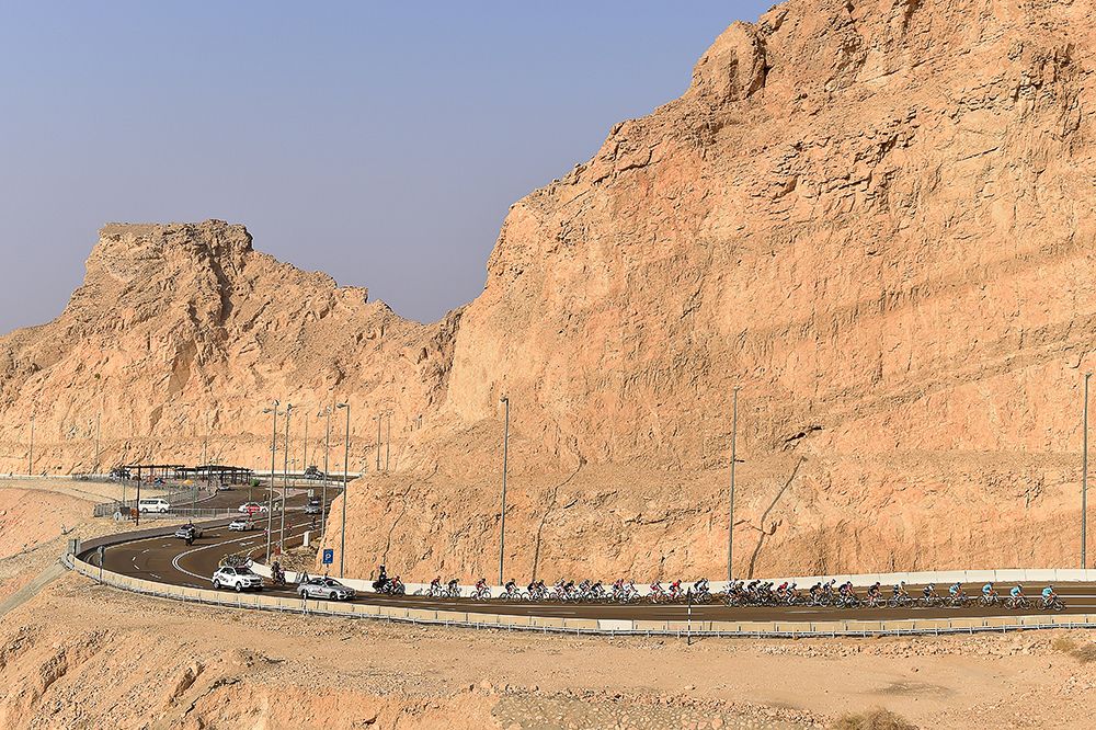 The peloton rolls through the desert.