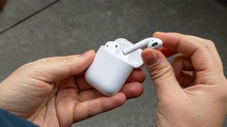 Cómo limpiar tus Apple AirPods (2019)