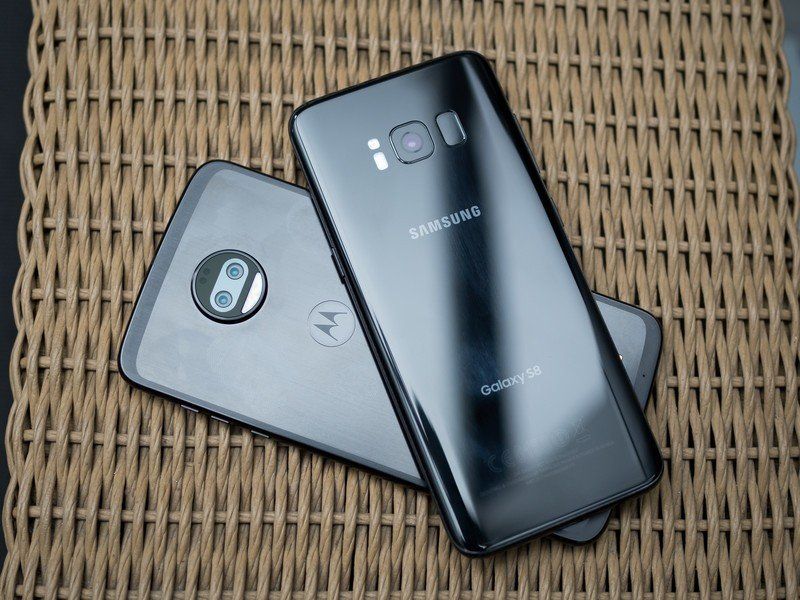 Moto Z2 Force vs. Galaxy S8