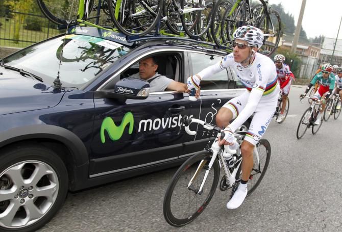Rui Costa (Movistar) drops back to the team car