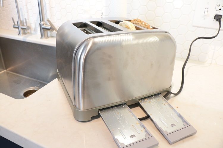 Cuisinart Classic image: Removable crumb trays make cleanup easy.
