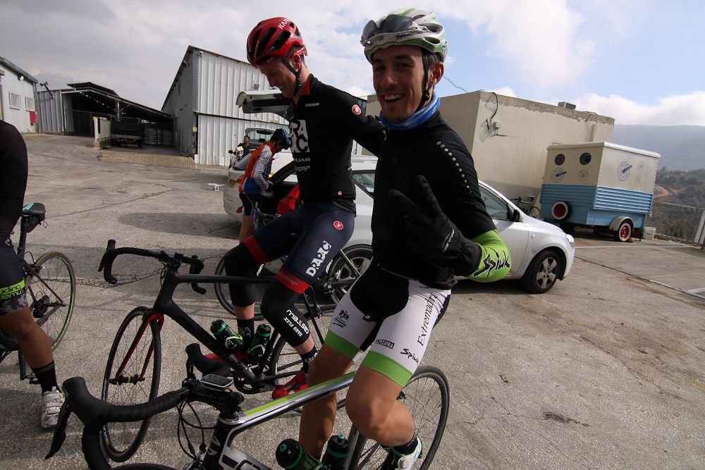 Australian Jason Lowndes and Spaniard Jose Manuel Diaz practice some teamwork.