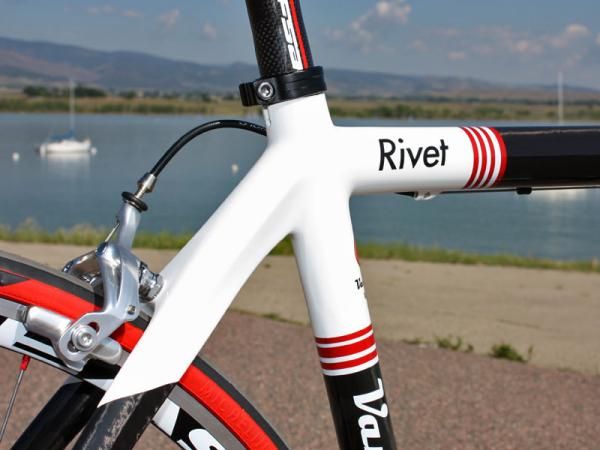 The oversized seat tube, top tube and thick wishbone-style seatstays make for a solid pedalling platform but don't add up to a tonne of comfort