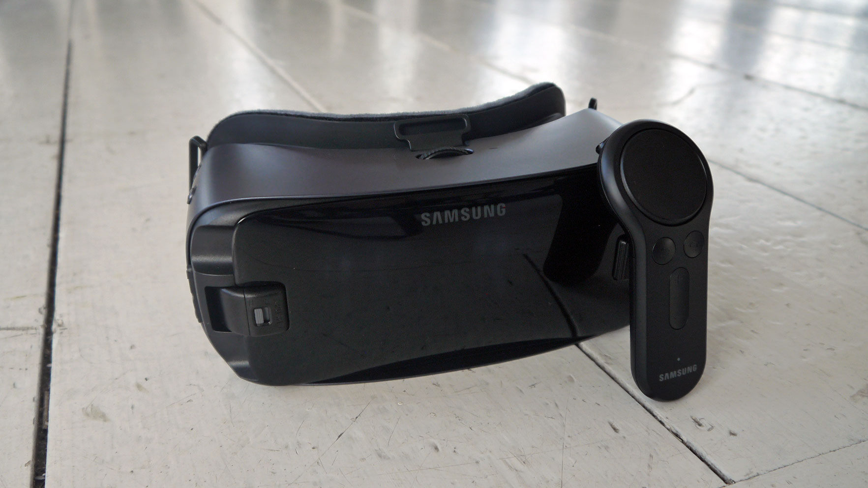 The Samsung Gear Vr and controller