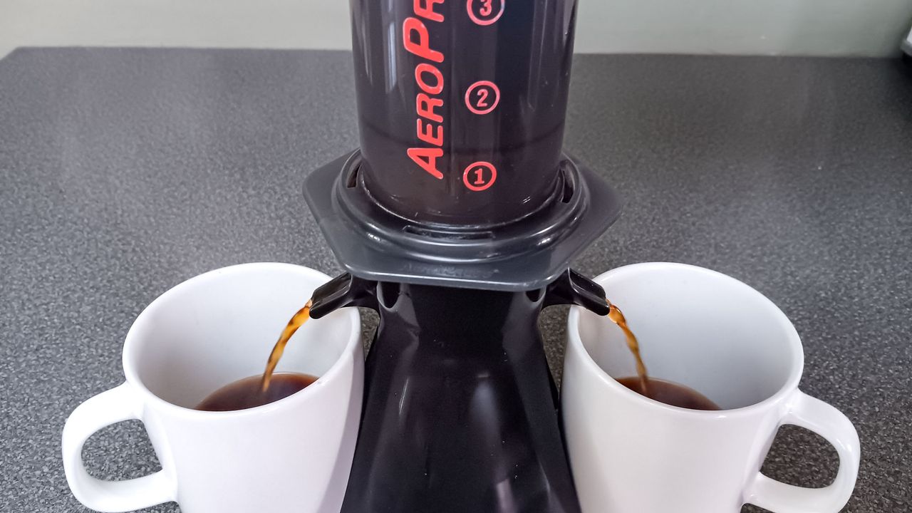 2POUR Dual Brew AeroPress accessory