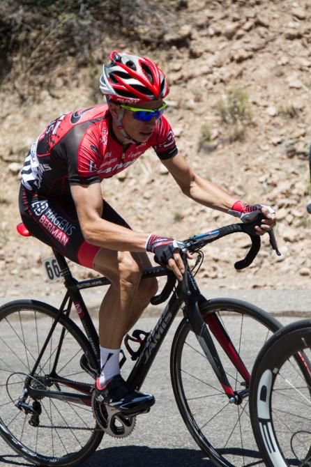 Daniel Jaramillo (Jamis) fights his way to the top of the climb