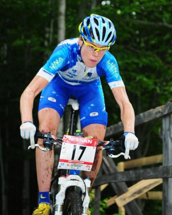 Georgia Gould (Luna Women's MTB) descending