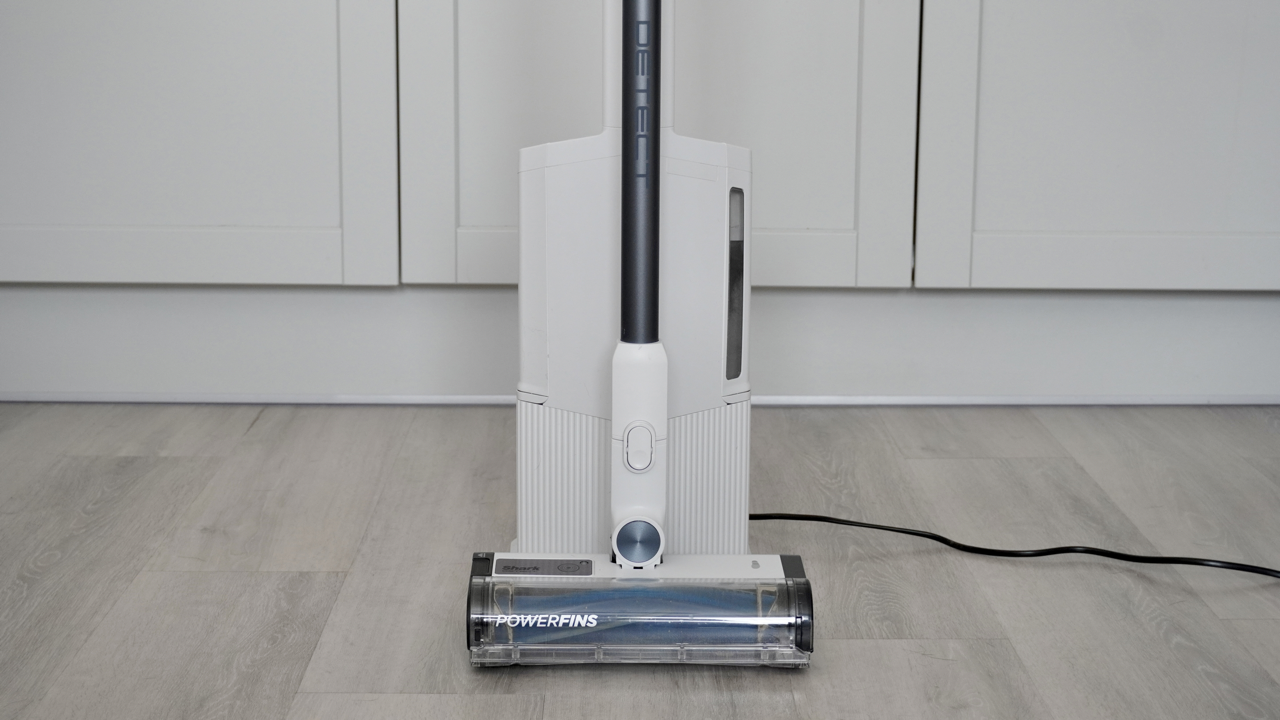 Shark Detect Clean &amp;amp; Empty IW4621UKT vacuum cleaner in a home setting.