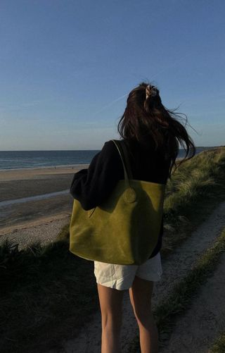 jessica skye wears a suede tote bag