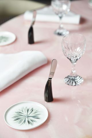Place setting with upright knife and crystal glass at Cristal Room