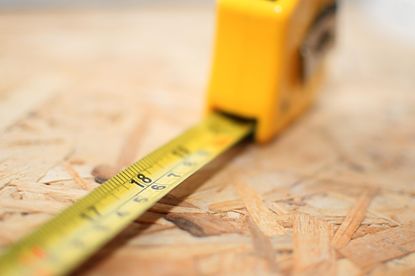 How to Use a Tape Measure to Measure Things (Plus Additional