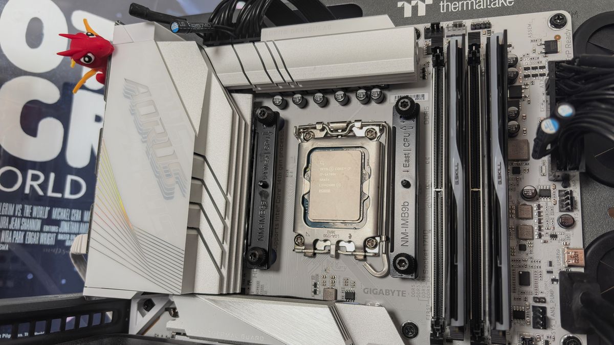 A Noctua NL-LC1 liquid cooler being installed on a test bench for testing.