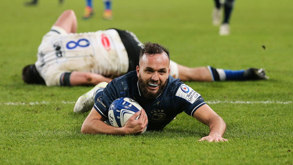 Jamison Gibson-Park of Leinster rugby scoring a try against Bath