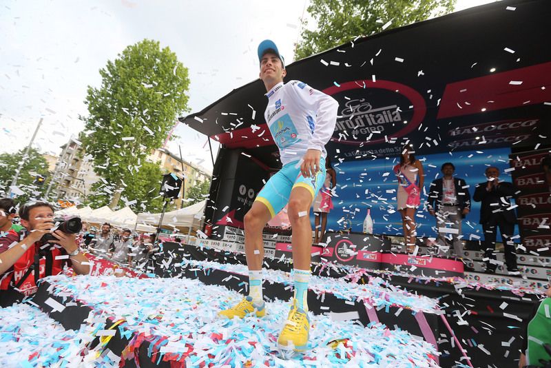 Fabio Aru (Astana) celebrates winning the best young rider classification