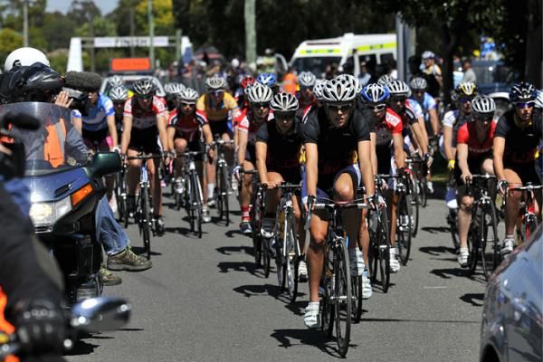 Racing gets underway in the 2010 New Zealand Elite National Women&rsquo;s Road Race